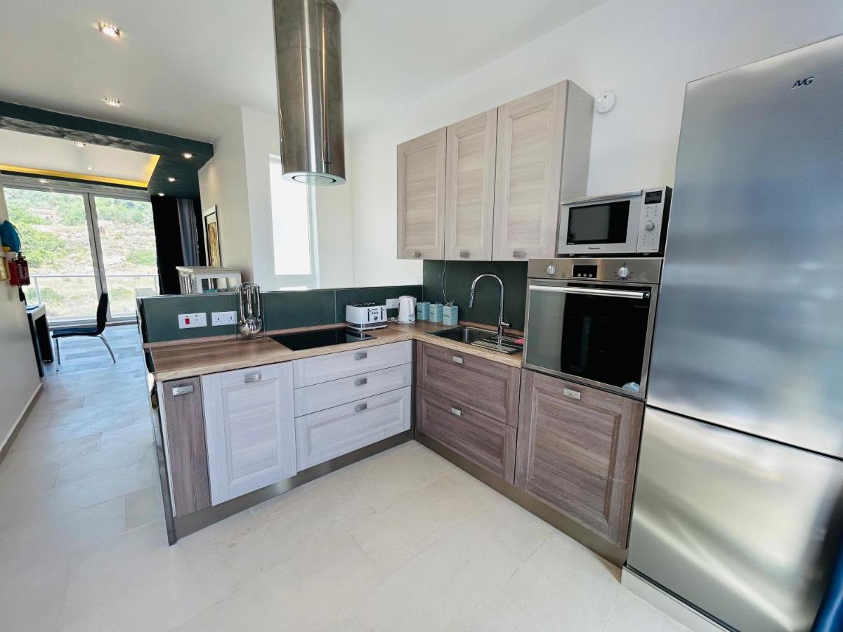 Hillview Duplex Penthouse *
