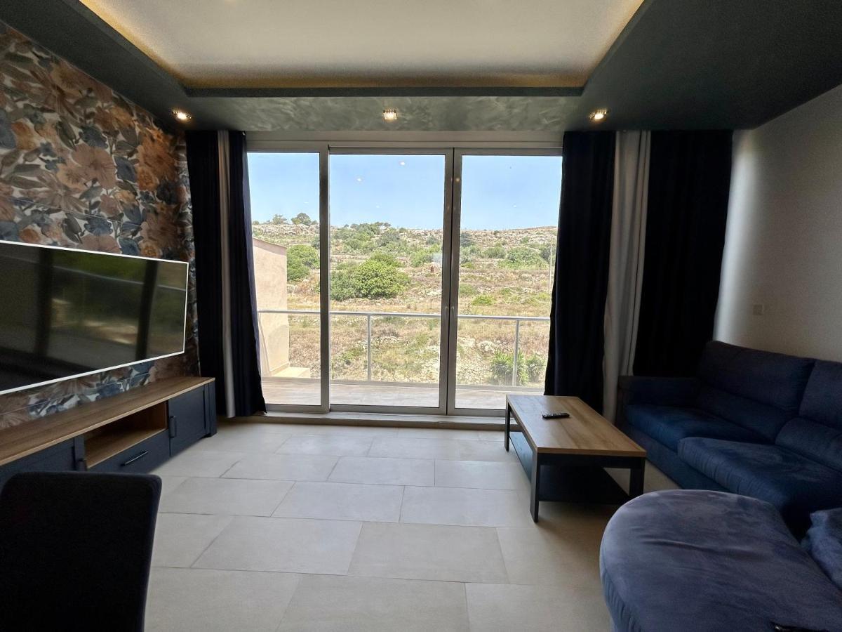 Hillview Duplex Penthouse Apartment *