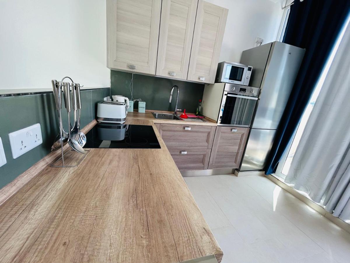 Hillview Duplex Penthouse Apartment *