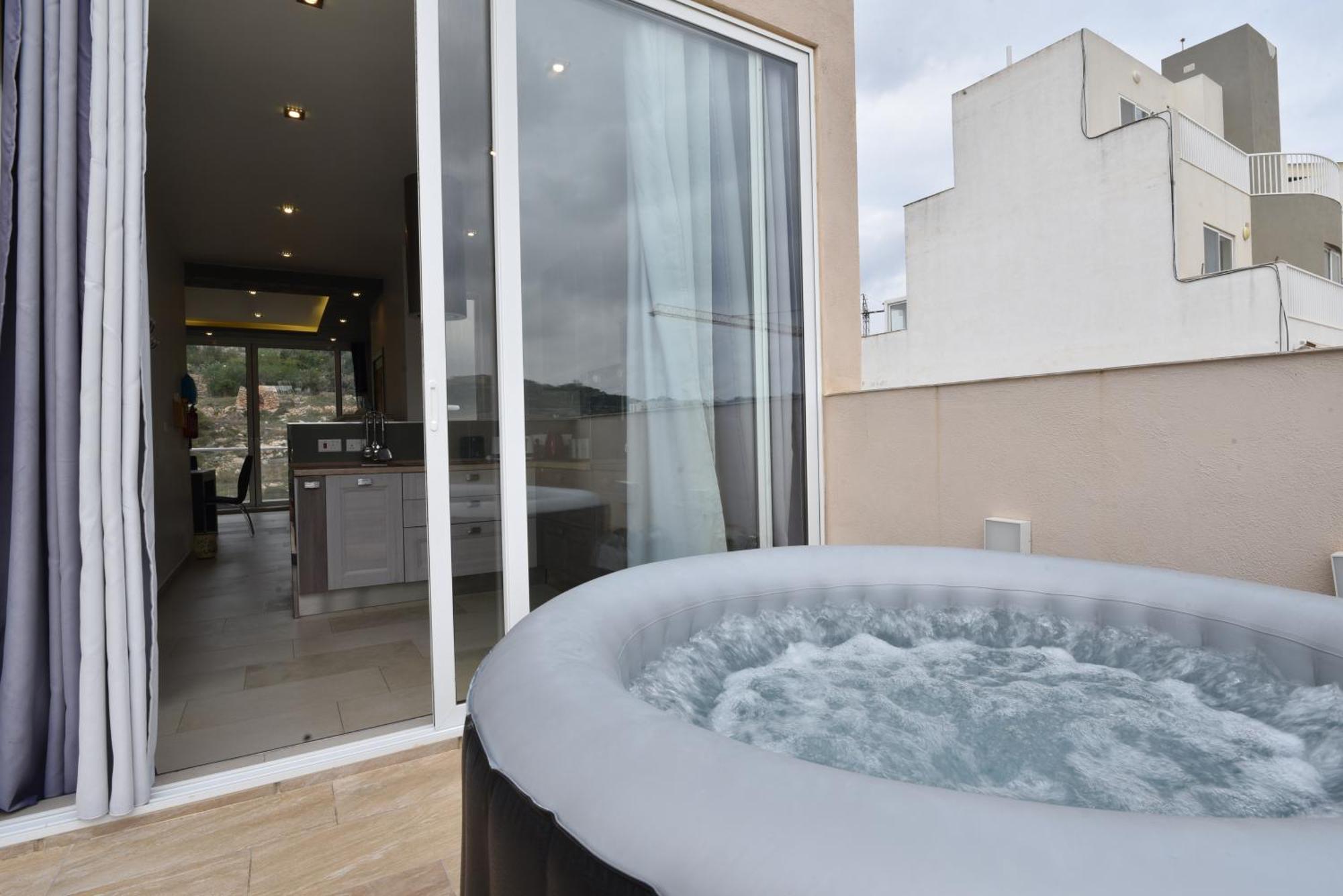Hillview Duplex Penthouse Apartment St. Paul's Bay